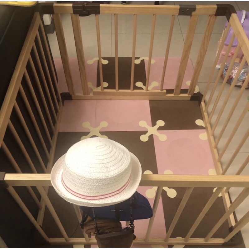 二手 farska 多功能嬰兒床圍欄系列 組合式實木帶門圍欄