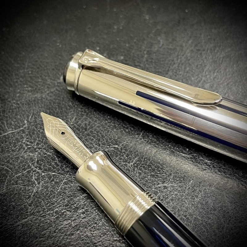 百利金 Pelikan M625系列 銀蓋藍桿18K鋼筆