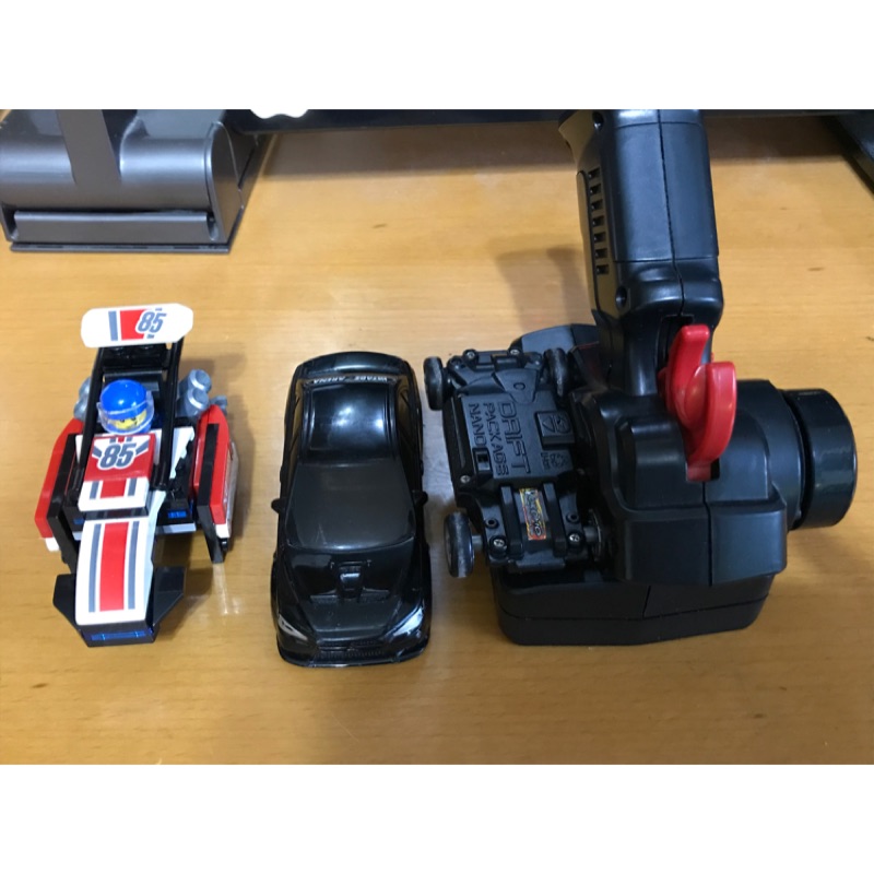 TAKARA TOMY 甩尾遙控車 1：43（10公分左右）