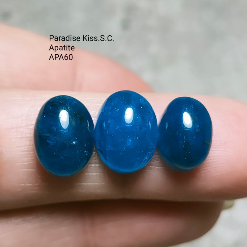 💎APA60.Apatite.天然藍磷灰石.絕美的深海藍色系.無孔完整體(鑲嵌款裸石).3顆1組