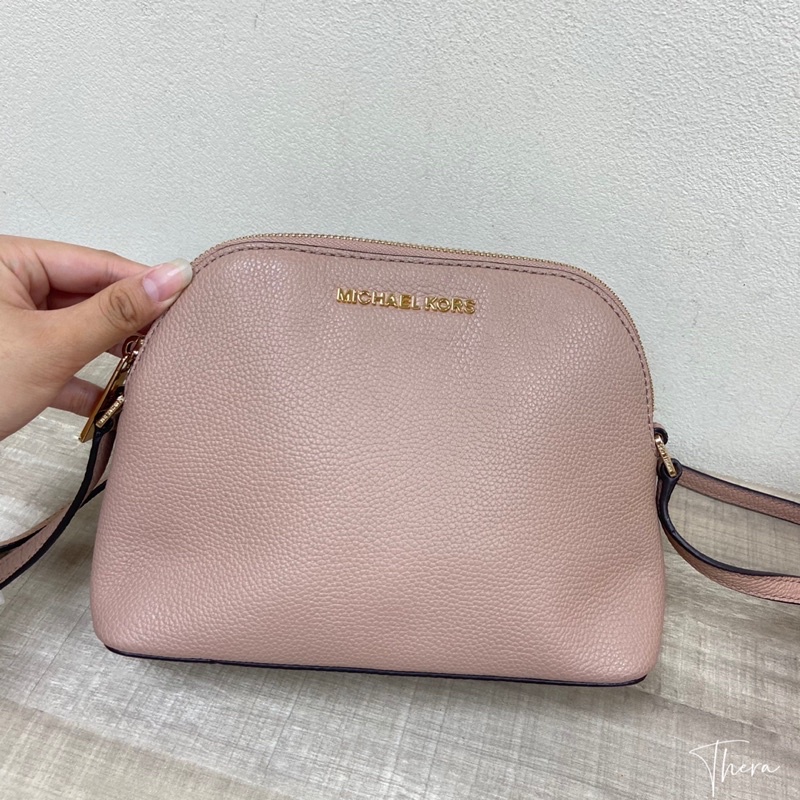 𝙏𝙃𝙀𝙍𝘼🇺🇸 MK荔枝紋貝殼包 Mk貝殼包 Mk側背包 MK女生包包 Michael Kors MK斜背包