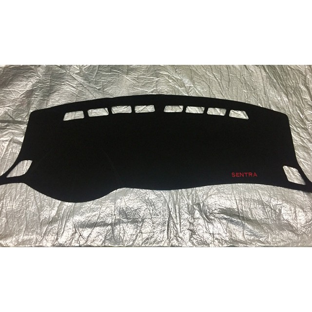 日產 仙草 2013～2017 Super Sentra  專用 儀表板避光墊 隔熱墊 短毛黑+電繡SENTRA紅字