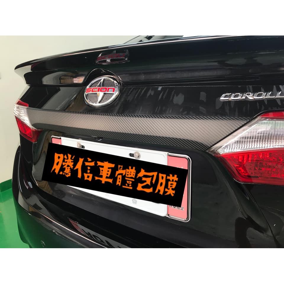 Toyota Corolla Altis尾門飾條3M1080金屬碳纖維包膜