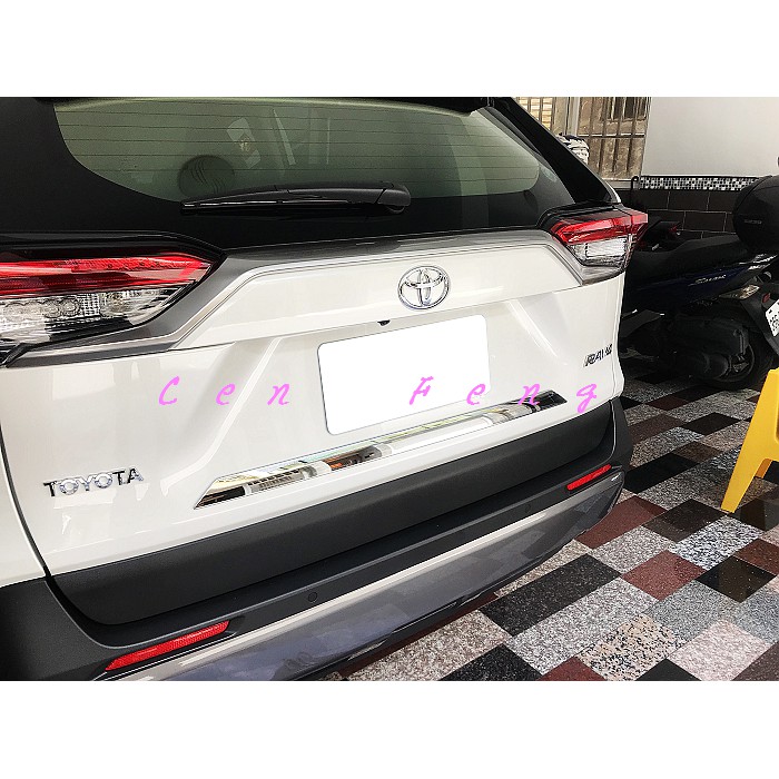 涔峰ＣＦ☆TOYOTA 19年 RAV4 5代 車牌下飾條 後飾條 後飾板 尾門飾板 行李箱飾板 尾門飾條 牌照下飾板