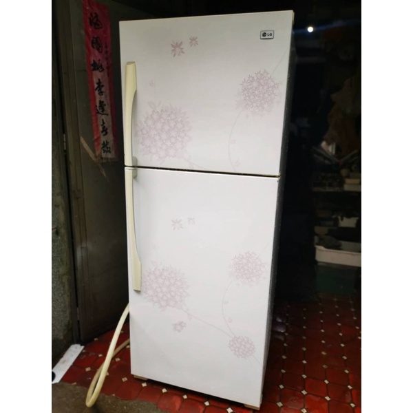 Lg 400公升 雙門冰箱（強化玻璃層板）， 寬68深67高172。7500元