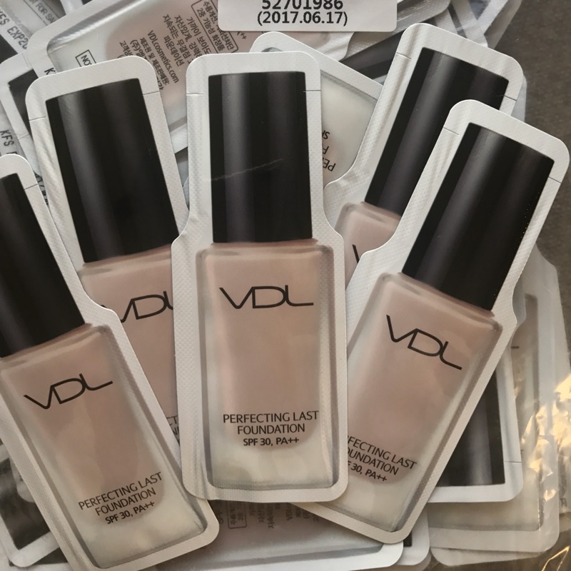 VDL 完美裸妝璀璨輕透粉底液 試用包 A02自然膚色 SPF30, PA++ 另有粉色提亮液