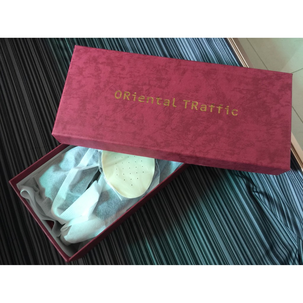 日本oriental Traffic 單寧低跟包鞋金屬銀色亮面帆布全新附防塵袋及鞋盒送鞋墊37號現貨 蝦皮購物