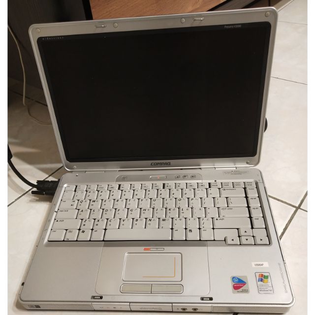 HP Compaq 14吋筆電 presario v2000 它的LCD背光源壞了，需外接至其他螢幕使用，硬碟120G