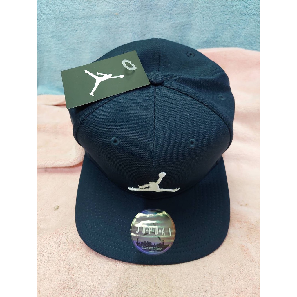 全新 Jordan 帽子 運動帽 遮陽帽 961452-451 標籤價1080元 本賣場六折 白色標誌 有雷射標籤
