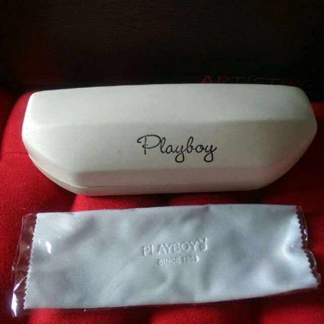 Playboy 眼鏡盒附全新眼鏡布； 內裡乾淨，實品如圖，詳見敘述～