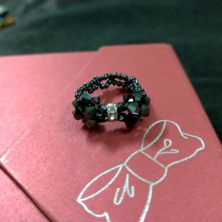 特別個性💍黑色水晶蝴蝶結串珠戒指💝