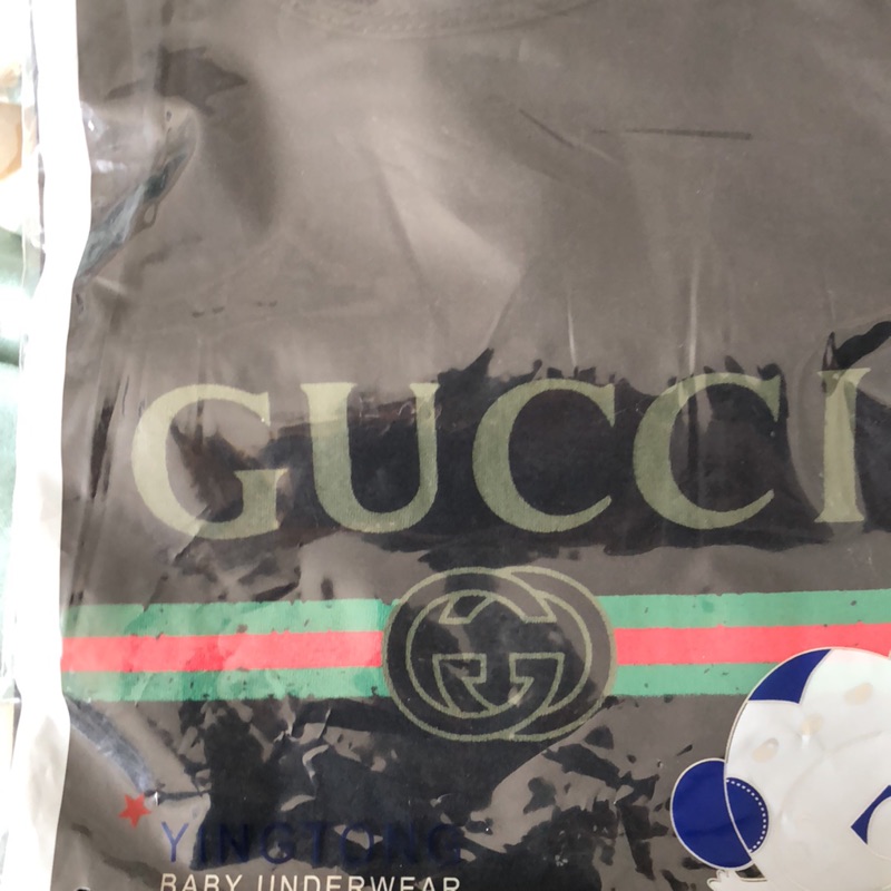 Gucci翻玩包屁衣