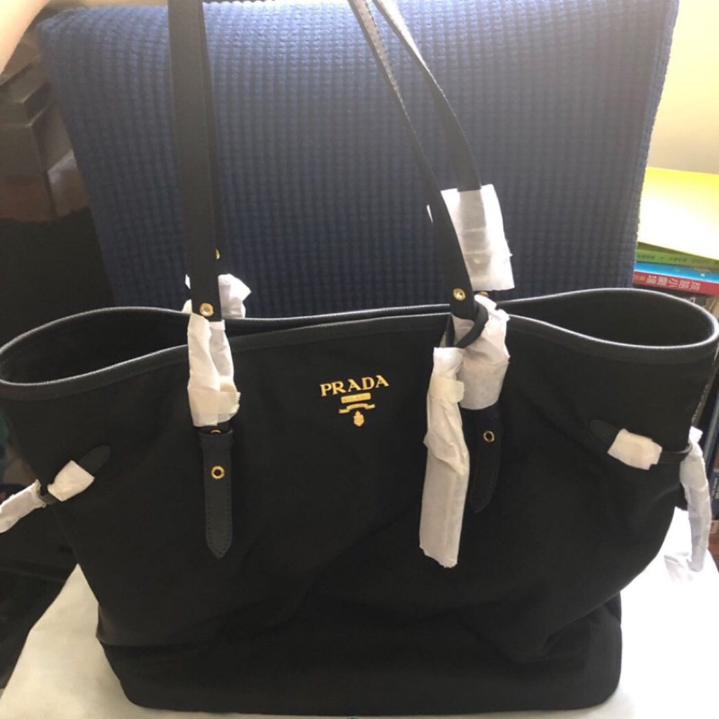 prada neverfull