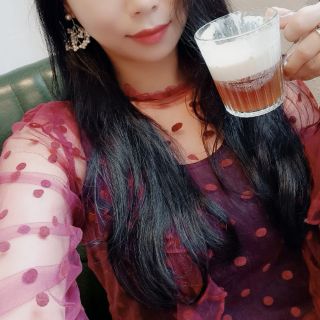 暗紅色網紗點點喇叭袖上衣