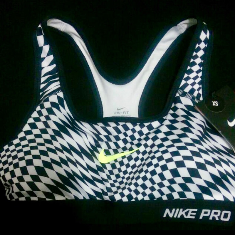 Nike 全新 運動內衣 黑 白 專櫃購入
