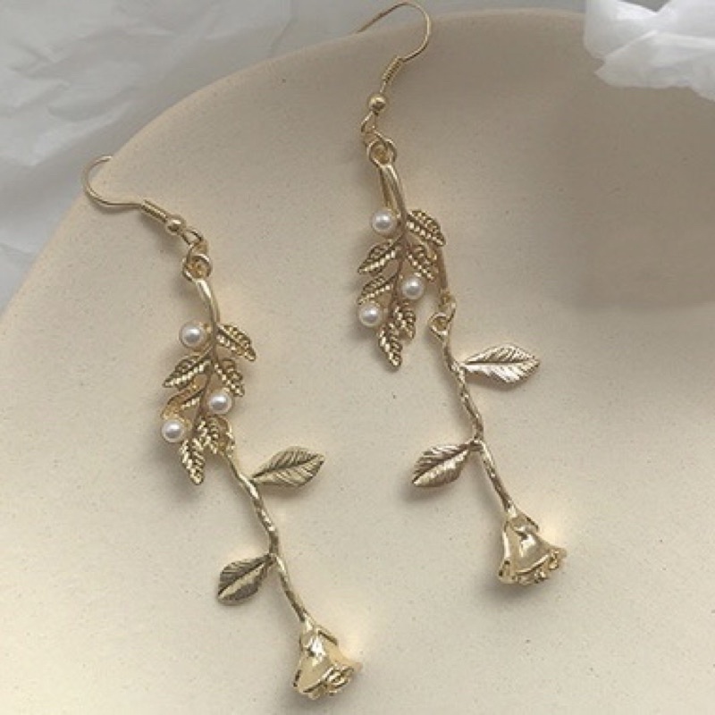 現貨｜♡𝐃𝐫𝐞𝐚𝐦𝐢𝐧𝐠 𝐂𝐚𝐭♡ 「凡爾賽玫瑰」復古 宫廷風 玫瑰 長款 耳飾 耳釘 耳夾