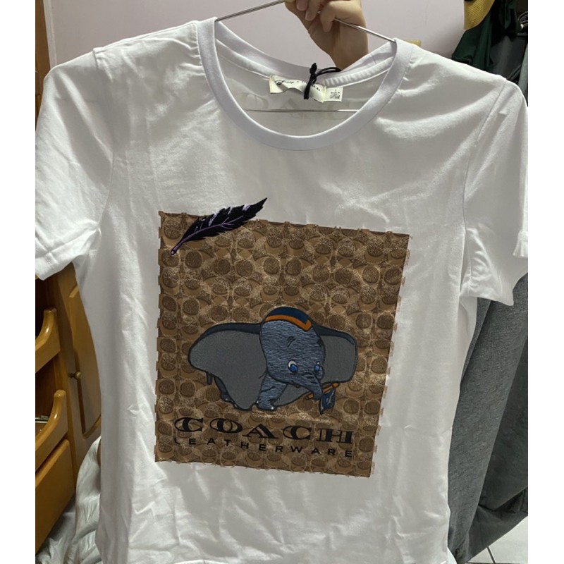 COACH x Disney 小飛象刺繡聯名短袖T恤上衣t-shirt