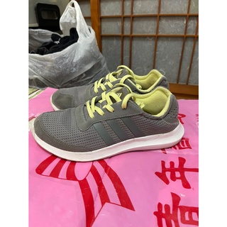 「 二手鞋 」 Adidas 女版運動休閒鞋 US7（灰）61