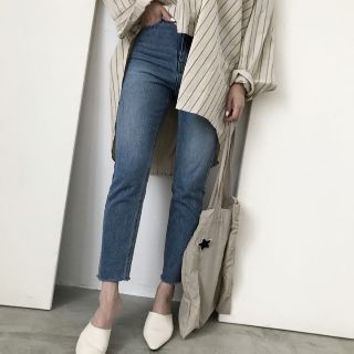 全新附吊牌轉賣 Miyuki Select 原色後側交錯打線窄管牛仔褲M09 Sammy Korea 高腰不對稱牛仔褲