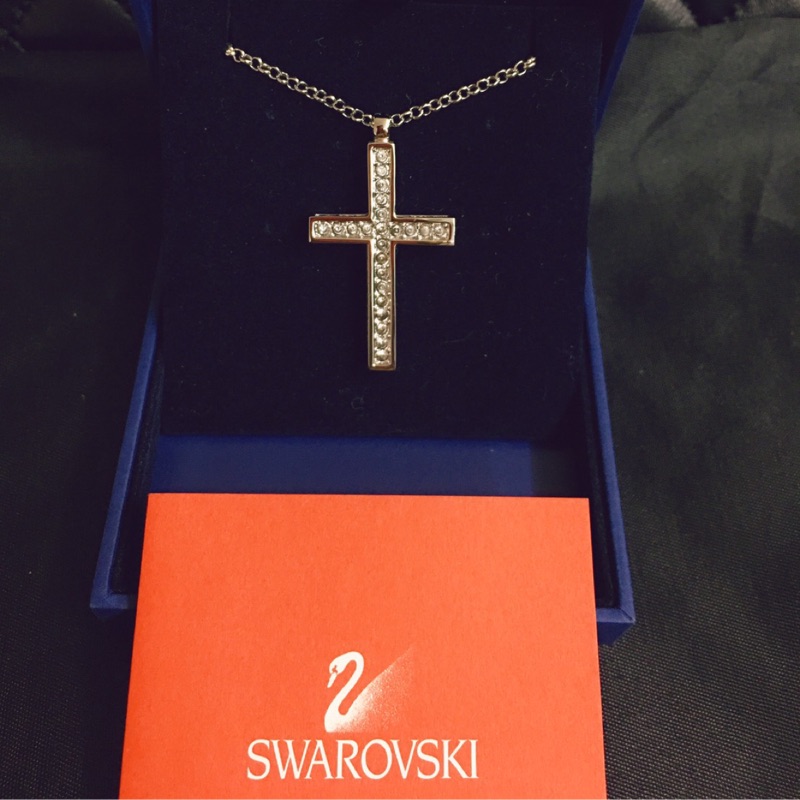 施華洛世奇十字架水晶項鍊。