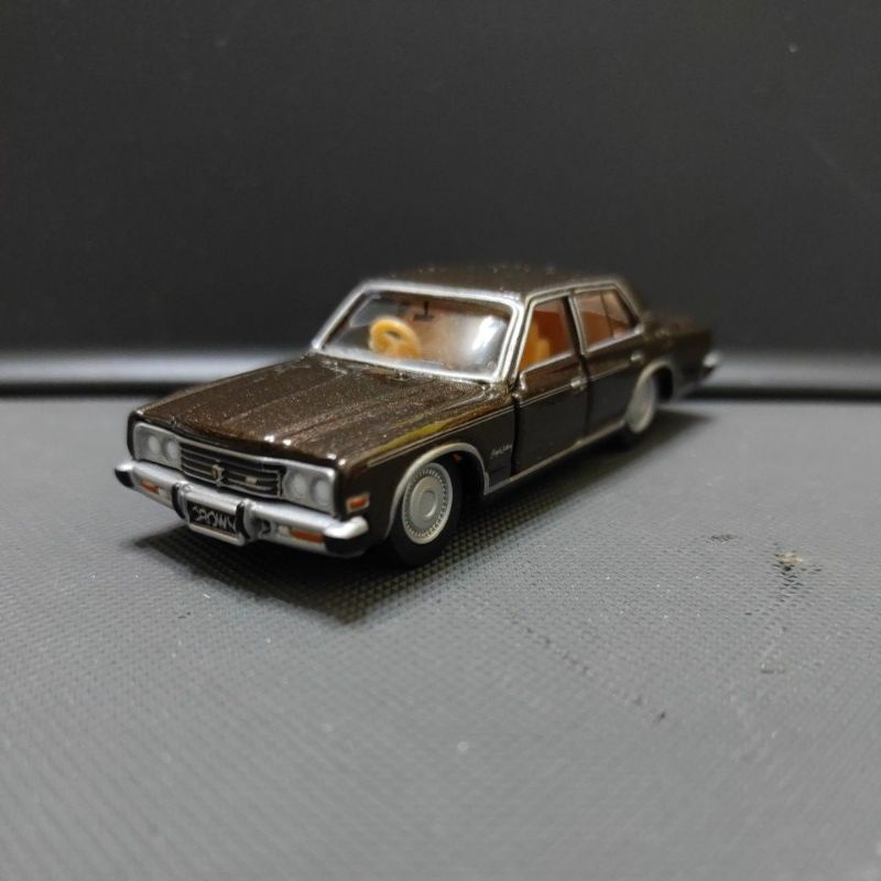 Tomica limited  Crown 2600 Royal Saloon no.0086