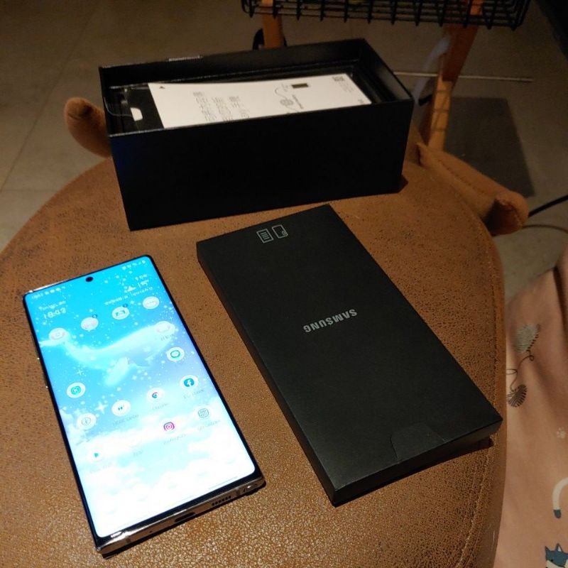 Samsung Note10+(12G/256G)藍色,新機來就包膜。完整盒裝。附充電頭。線。附原廠透明殼9.9新。