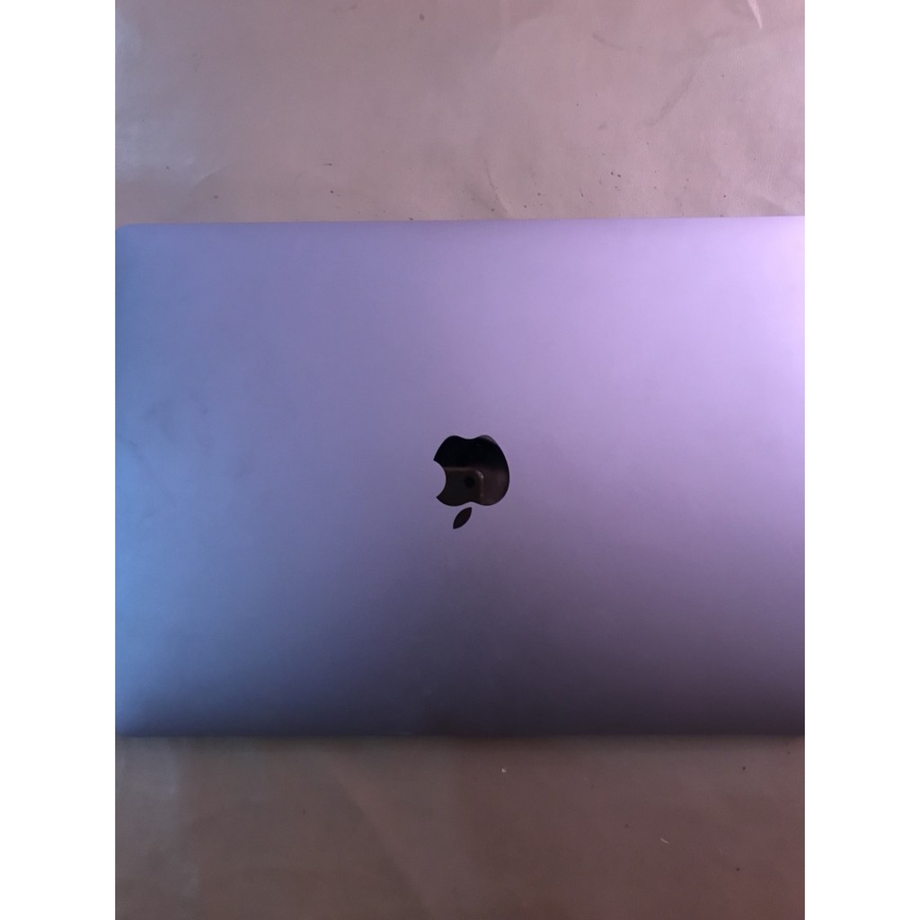 &lt;&lt;二手&gt;&gt; MacBook Pro 13 銀色 第七代 i5 / 8GB / 256GB / 2.3GHz