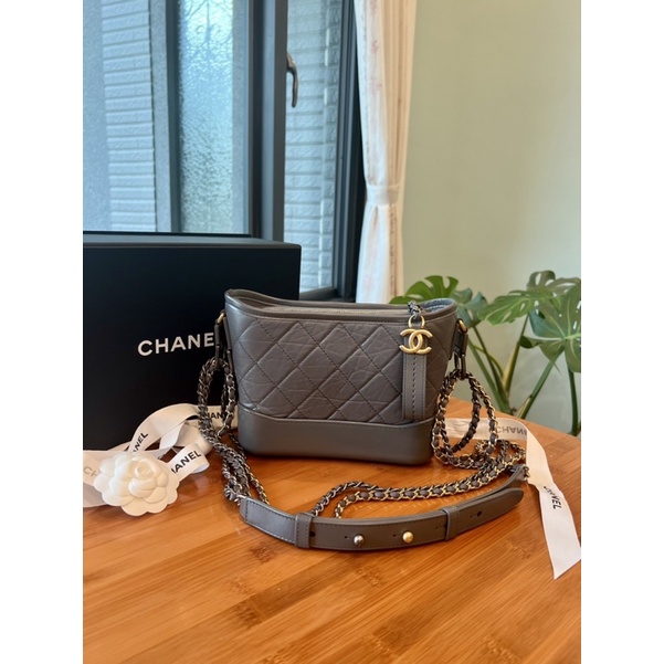 Chanel 22A A91810 灰色小流浪包（全新真品）