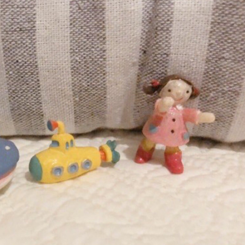 ✤鳩日堂 日本帶回 潛水艇 小女孩 陶瓷公仔 擺設佈置 素材