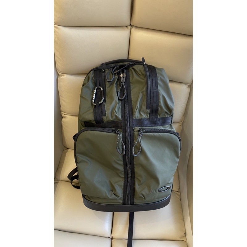 オークリー ESSENTIAL BD PACK M 4.0 「RED CODE」 bckediri.beacukai