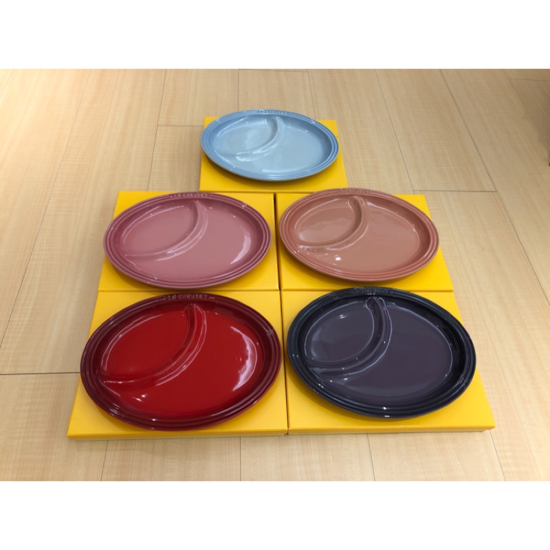 LE CREUSET 瓷器橢圓餐盤 分隔盤（櫻桃紅、葡萄紫、薔薇粉、鮭魚粉、海岸藍）~