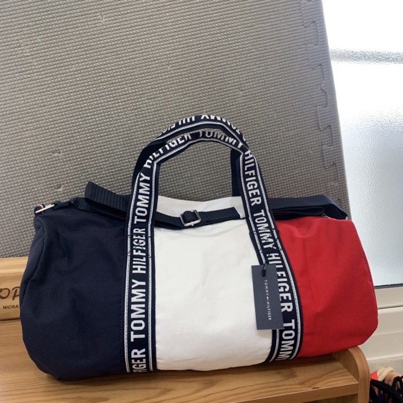 現貨💯正品保證💯美國Tommy Hilfiger 旅行袋 旅行包 經典三色 側背包 行李袋 背包 運動包 健身手提包