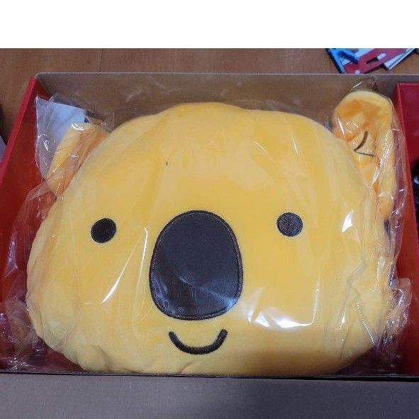 樂天小熊餅乾造型抱枕