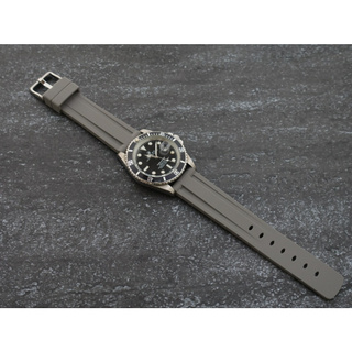 優質手感24mm高質感矽膠錶帶～替代各個品牌相同規格～小沛雙凹溝紋o ris promaster se iko 科技灰色