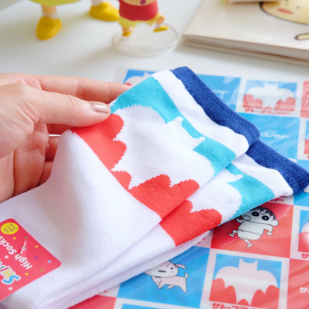 【蠟筆小新】⭐️🇯🇵日本商品 佐藤九日堂超市LOGO中筒襪 襪子 限定 日落小物 生日禮物