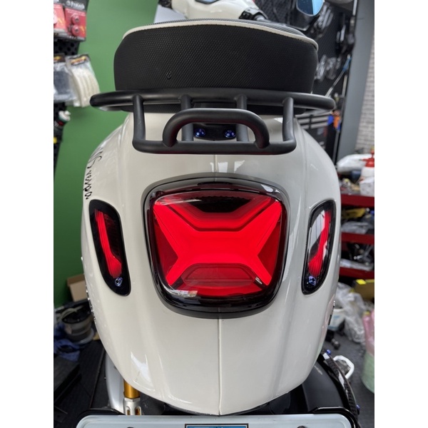 VOS偉士狗肉車坊-Vespa 春天 衝刺 LED導光式尾燈 啟動流水特效