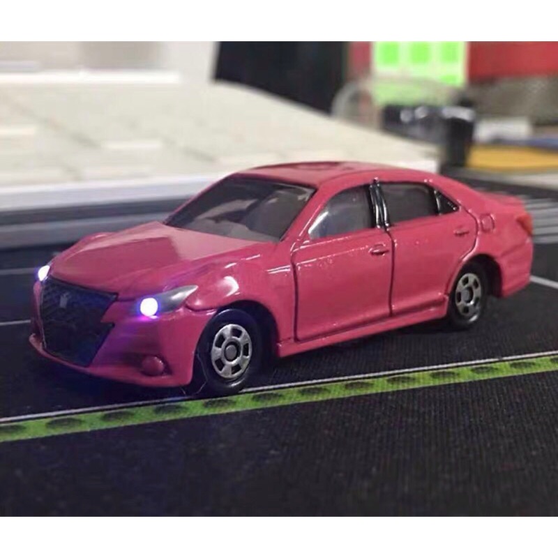 Tomica No.92 Toyota Crown Athlete 豐田皇冠 發光版 附膠盒