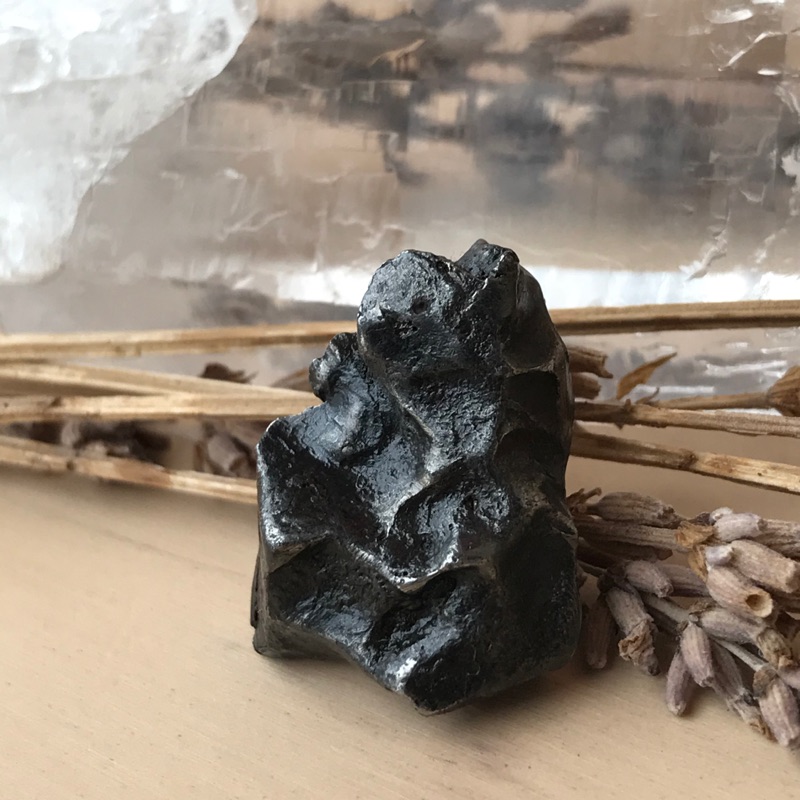 《鐵隕石》俄羅斯Alin 阿林。。鐵隕石。個體完整。值得把玩收藏。。