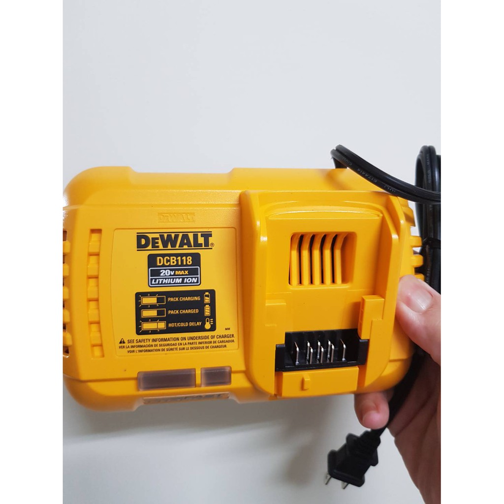 DEWALT 德偉 DCB118 充電器