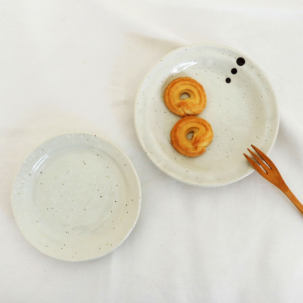 日式米色斑點盤 點心盤 小菜盤 平盤 陶瓷盤 瓷器盤 甜點盤 碟 盤子 烤盤 麻糬盤 日式盤 小圓盤