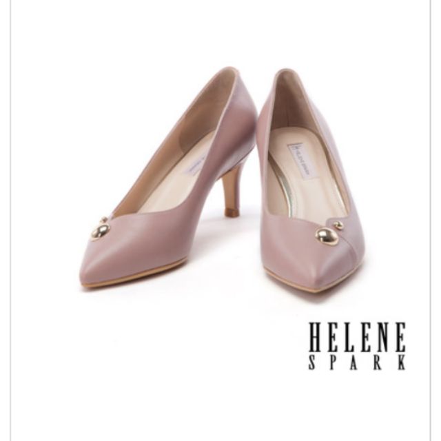 HELENE SPARK 金屬圓釦羊皮尖頭高跟鞋－優雅粉-22.5九成新可議