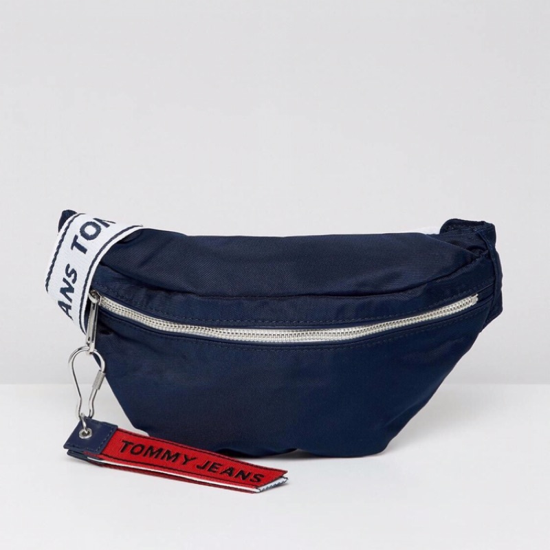 tommy jeans logo fanny pack