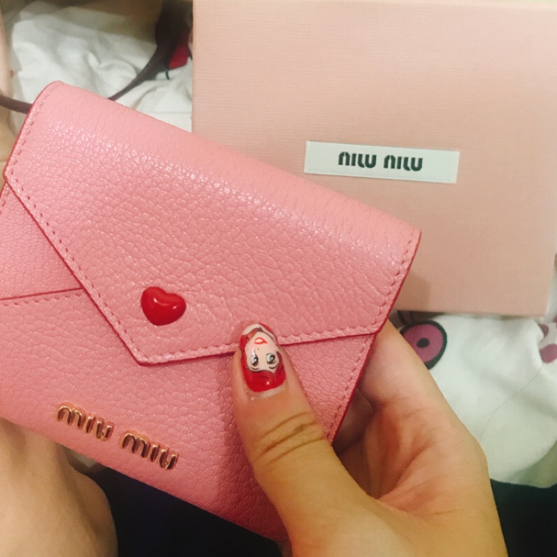 MIU MIU 全新 愛心 短夾 正品