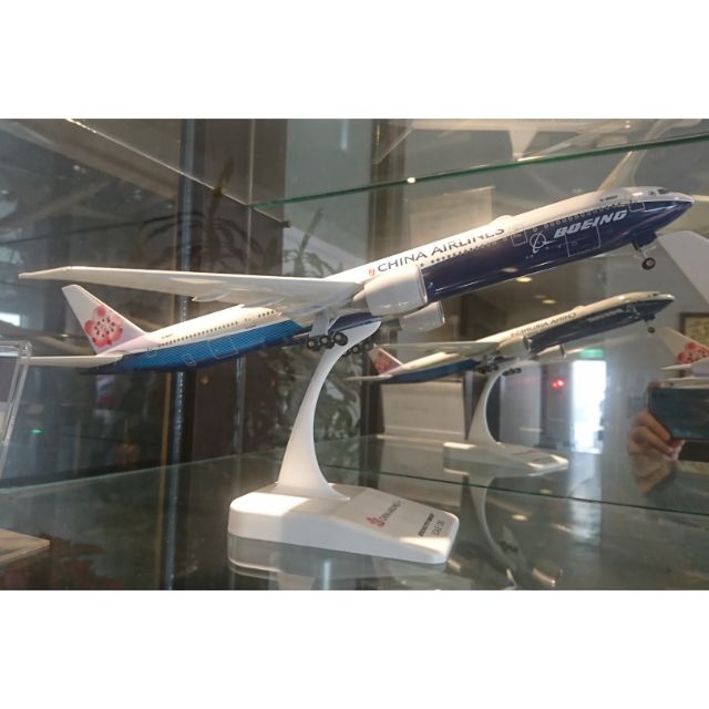 【現貨】中華航空B777-300ER 1：200 波音彩繪模型飛機 *全新未拆封*