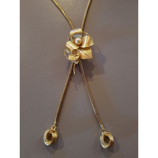 真珠長項鍊~購自日本。花飾可以上下調高低，新品完美。