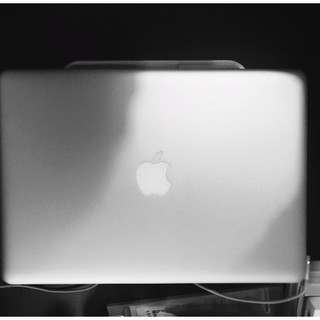 MacBook Pro 13吋 2012 SSD256＋500G 16g i5二手，蘋果logo會發光的版本