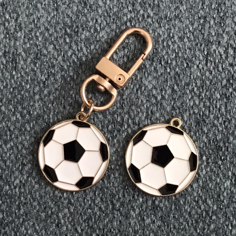 🔥獨一無二🔥DIY 創意 足球 吊飾 耳環 服飾配件 配件 背包掛飾 鑰匙圈 合金配件 airpods
