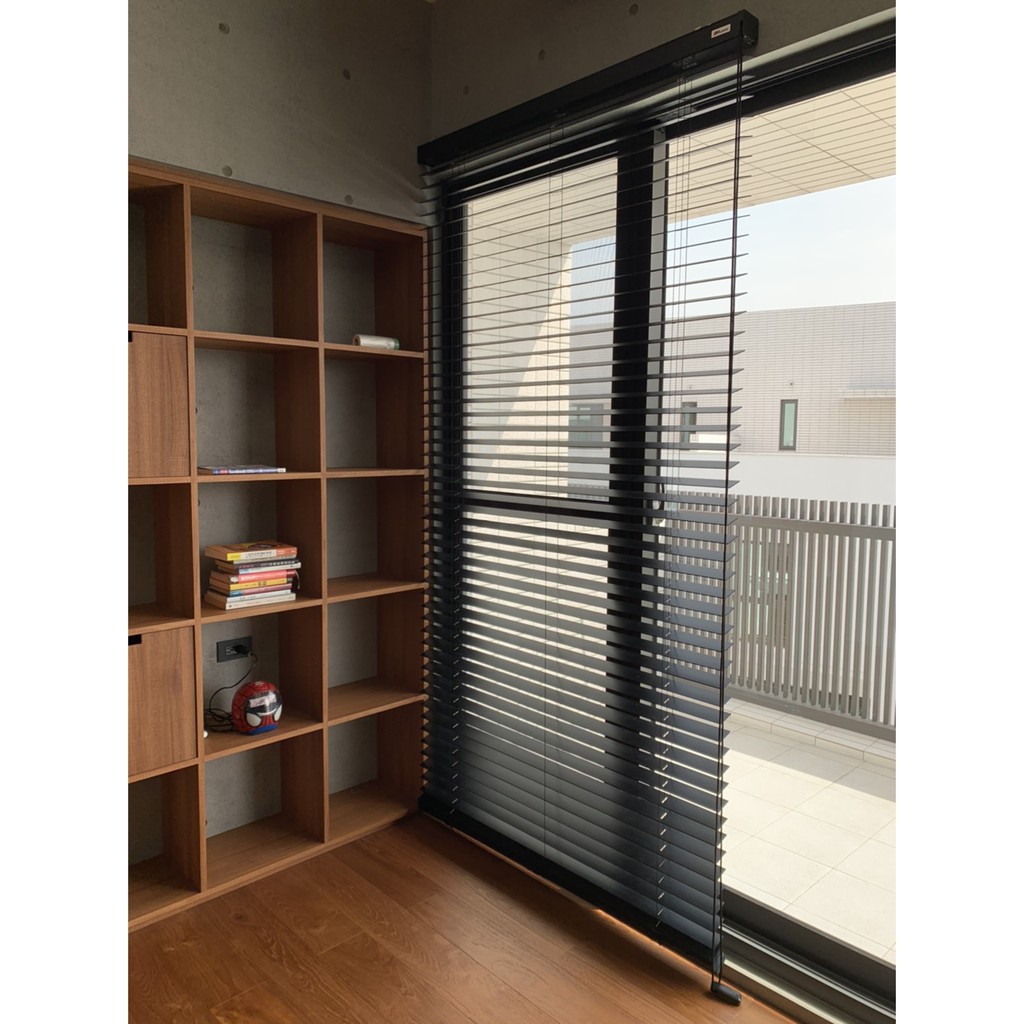 雷雨在旁邊嘈雜百葉木窗 Drinksynauraavia Com