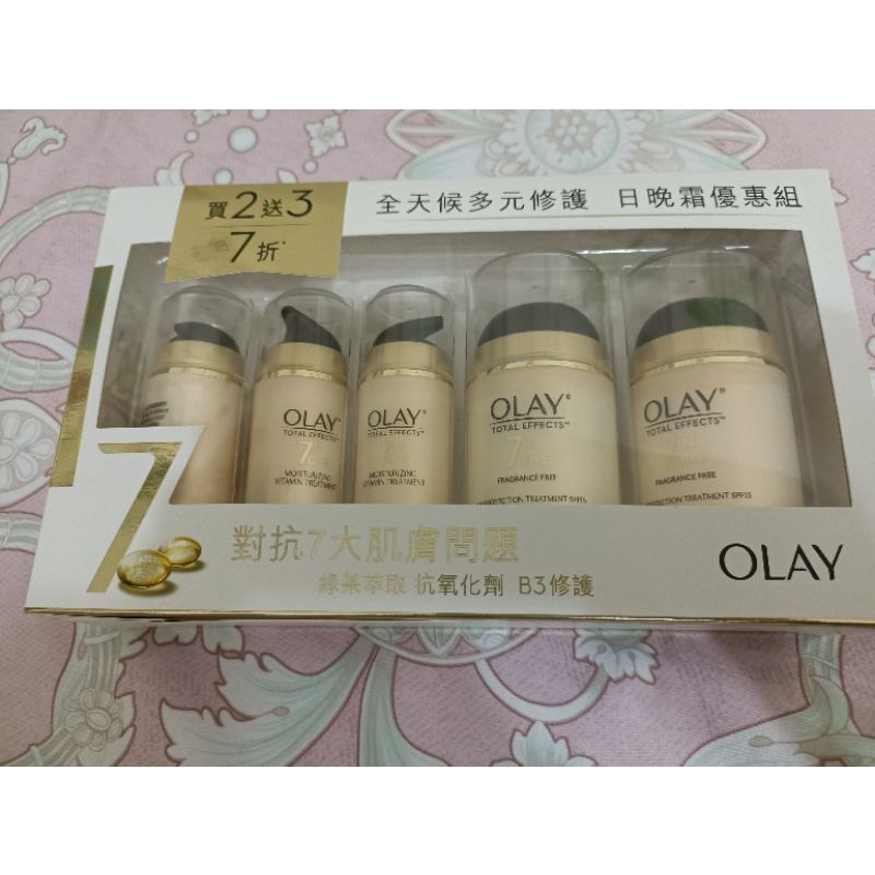 OLAY 歐蕾  多元修護日晚霜優惠組禮盒(日霜50gx2 +晚霜14gx3)