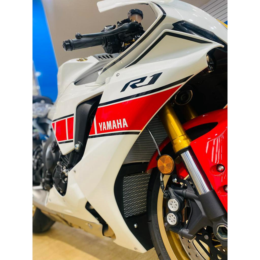 YAMAHA R1 60周年 現車交付